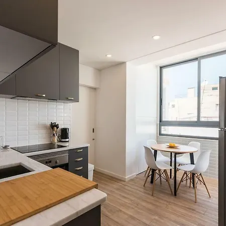 Lovelystay - Design Riverview City Centre 波尔蒂芒
