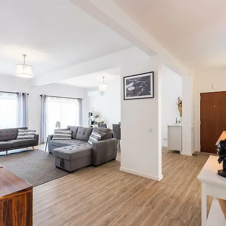 Lovelystay - Design Riverview City Centre * 波尔蒂芒